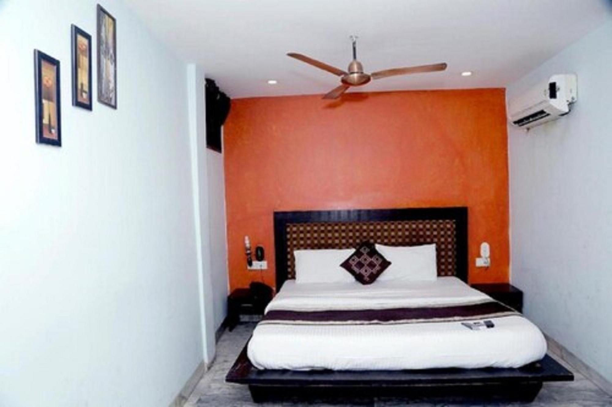 Hotel Shanti House New Delhi Karnail Singh Stadium Gate No 1 Bagian luar foto